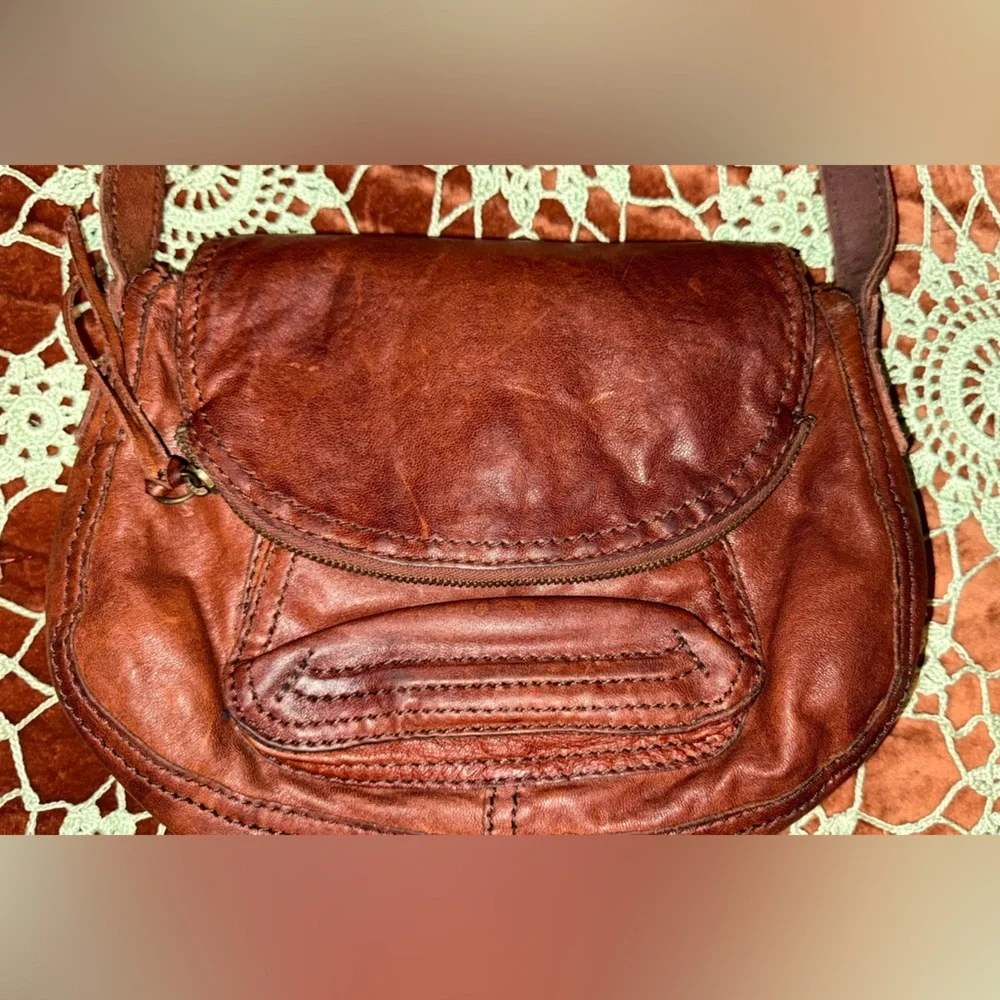 🍀 Lucky Brand Adjustable Leather Crossbody Bag - Picture 2 of 11